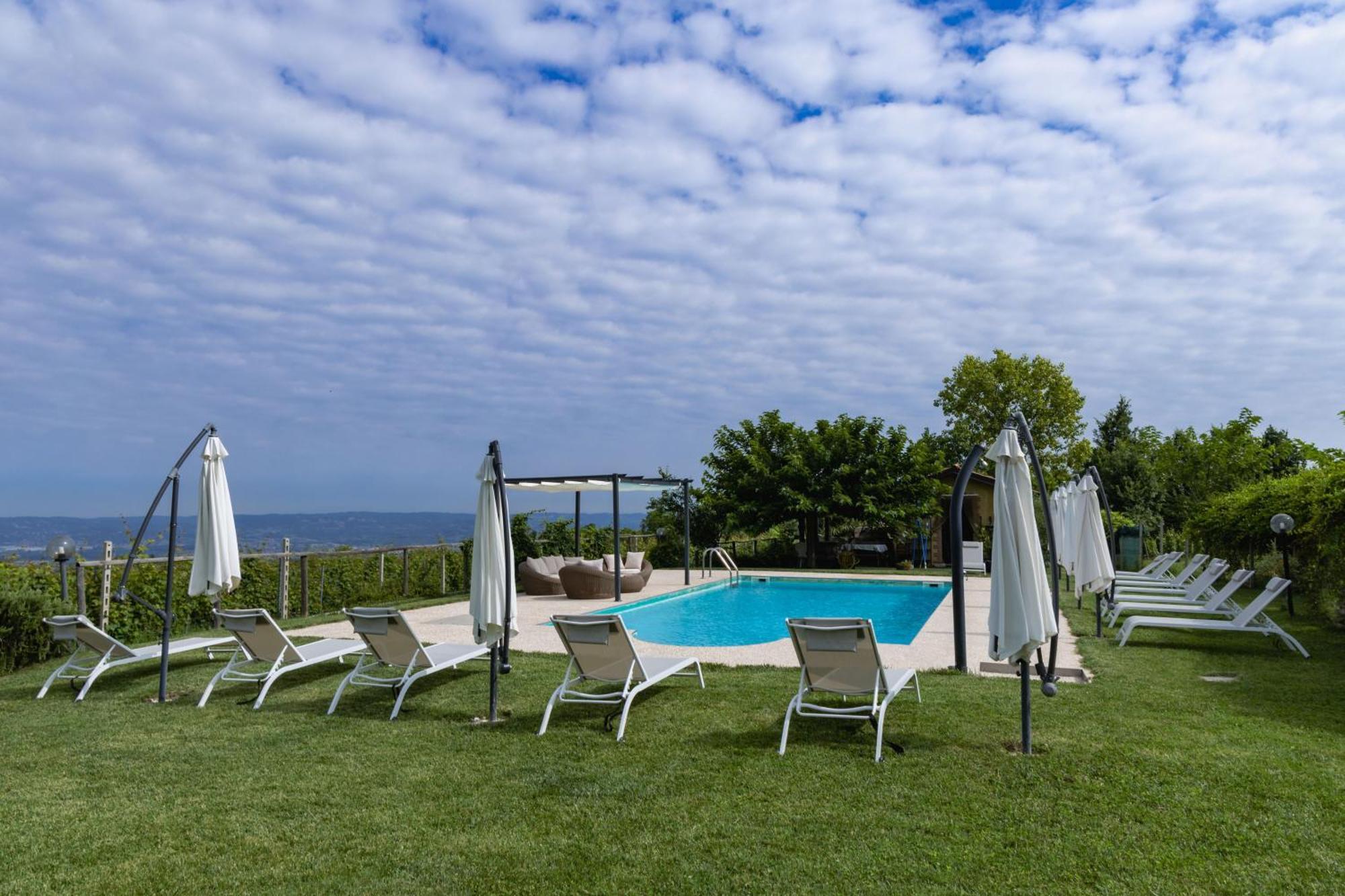 La Cantinella Country House La Morra Luaran gambar