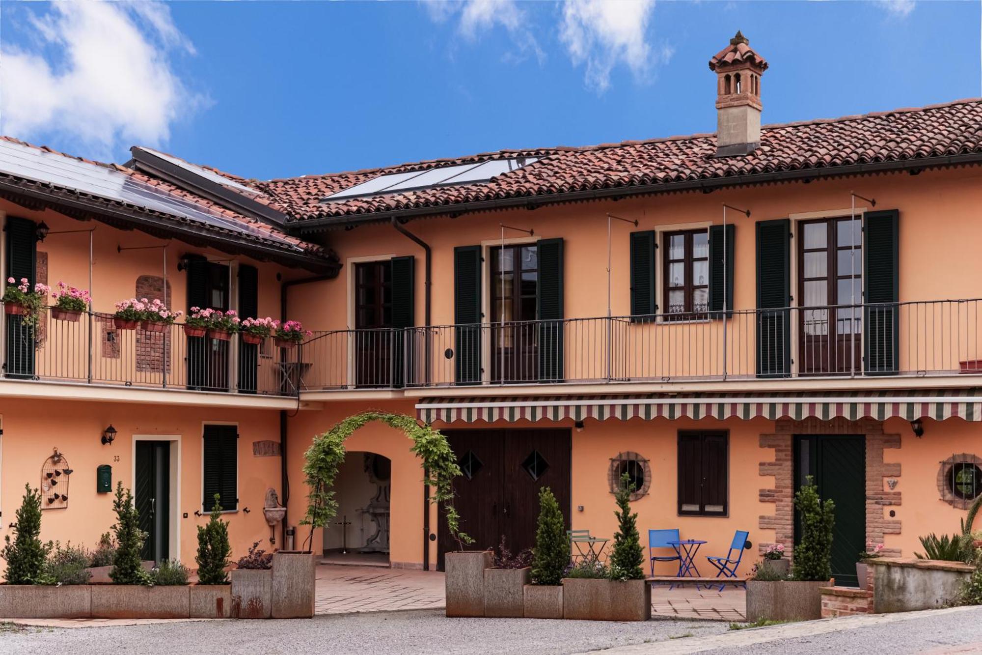 La Cantinella Country House La Morra Luaran gambar
